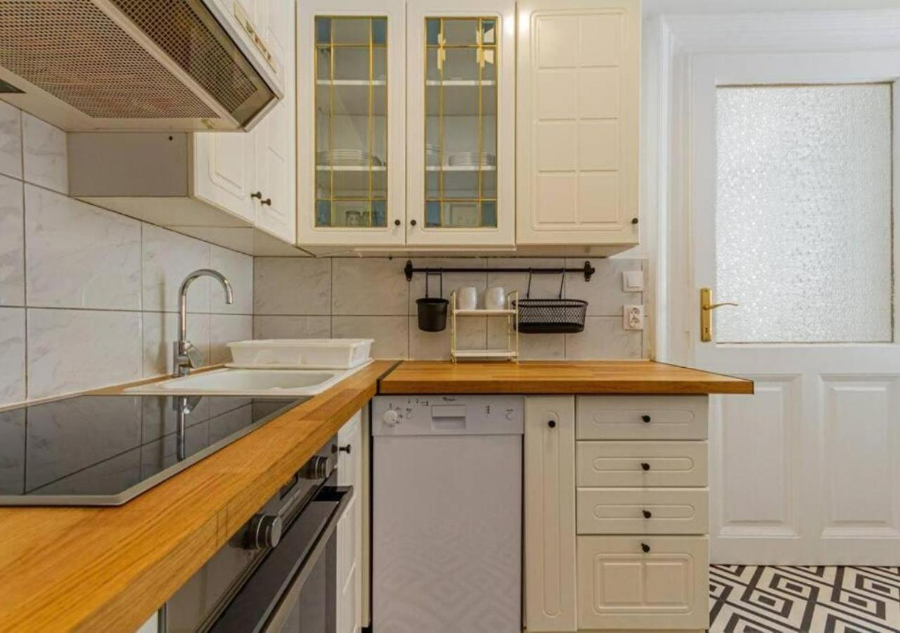 Luxury Apartment By The Famous Vaci Street Budapest Exterior foto