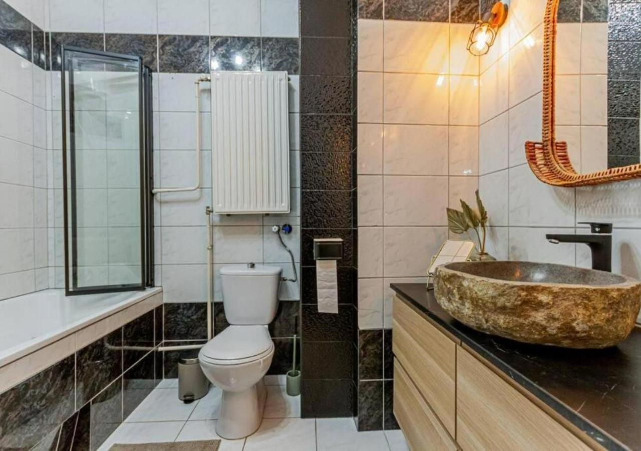Luxury Apartment By The Famous Vaci Street Budapest Exterior foto